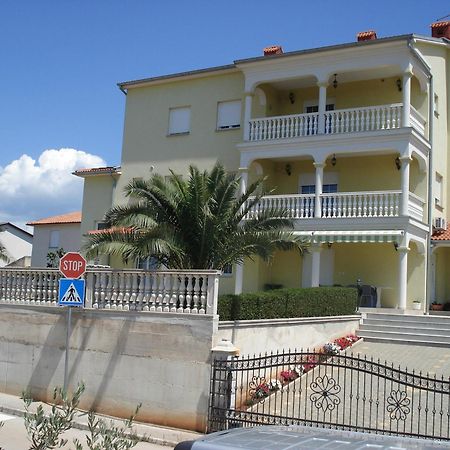 Apartment Komljenovic Pula Bagian luar foto
