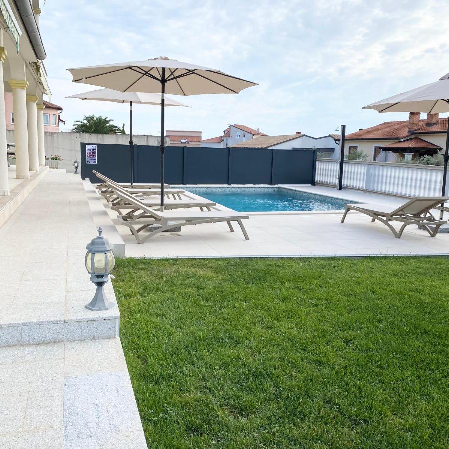 Apartment Komljenovic Pula Bagian luar foto
