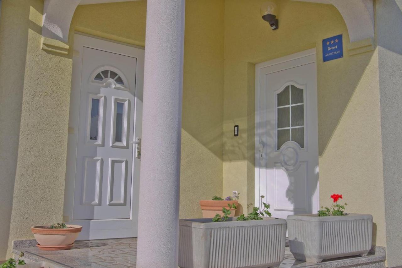 Apartment Komljenovic Pula Bagian luar foto