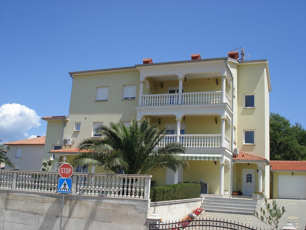 Apartment Komljenovic Pula Bagian luar foto