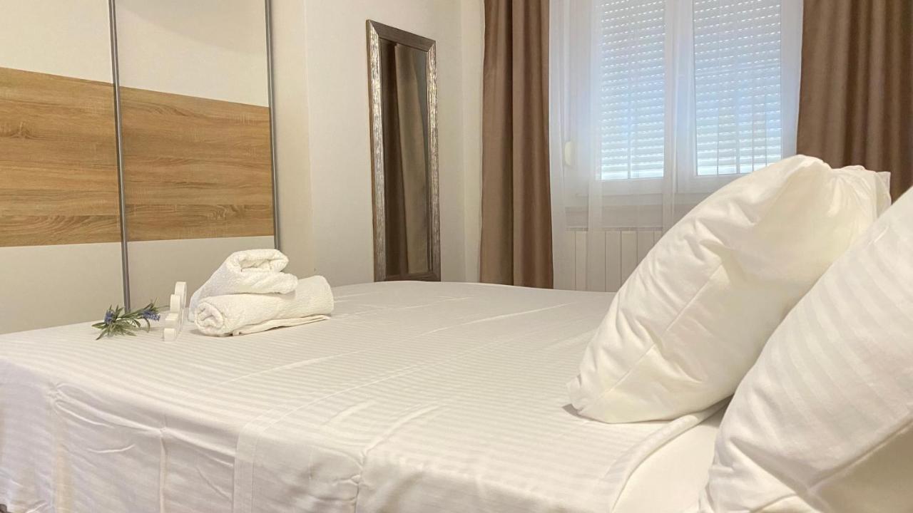 Apartment Komljenovic Pula Bagian luar foto
