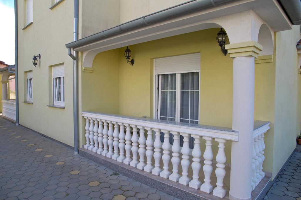 Apartment Komljenovic Pula Bagian luar foto