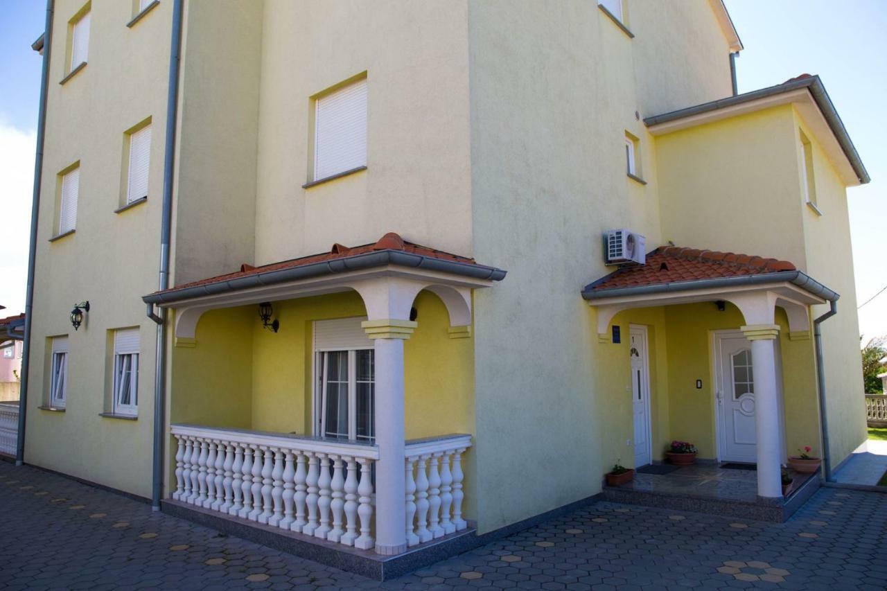 Apartment Komljenovic Pula Bagian luar foto