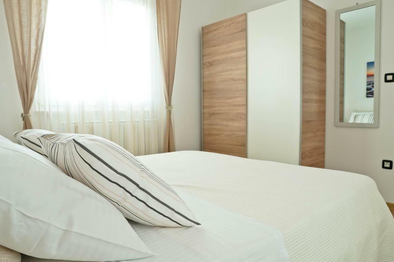 Apartment Komljenovic Pula Bagian luar foto